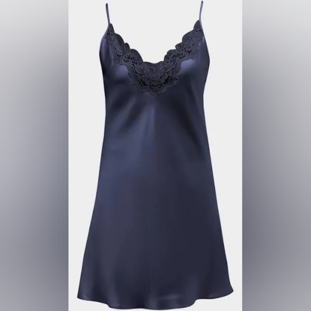 Chic Black Lace Blue Silk Genuine Silk Size M Christine Vancouver Chemise